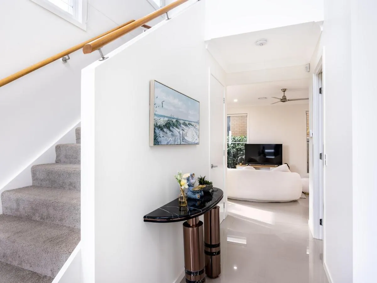 Holiday home 4Br Cozy House 5Mins To Beach Gold Coast
