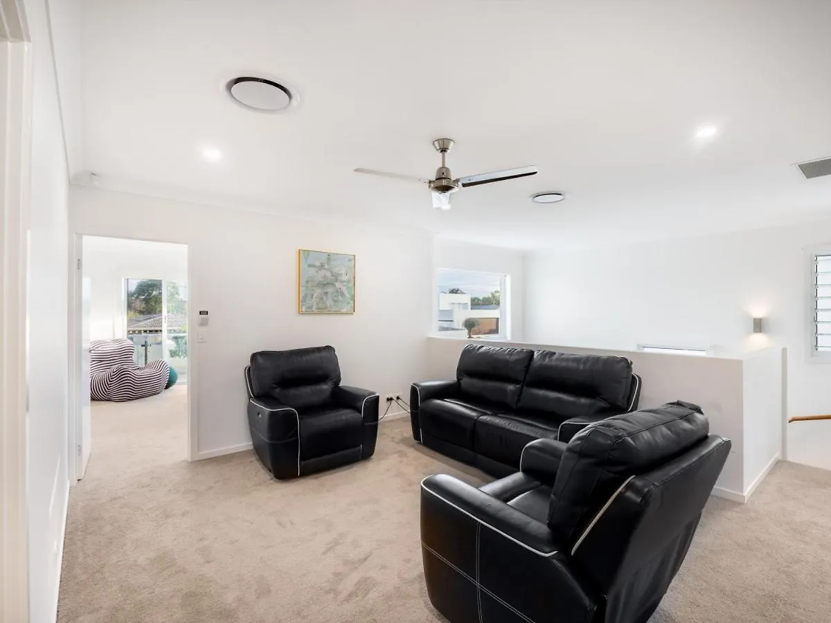 Holiday home 4Br Cozy House 5Mins To Beach Gold Coast Australia