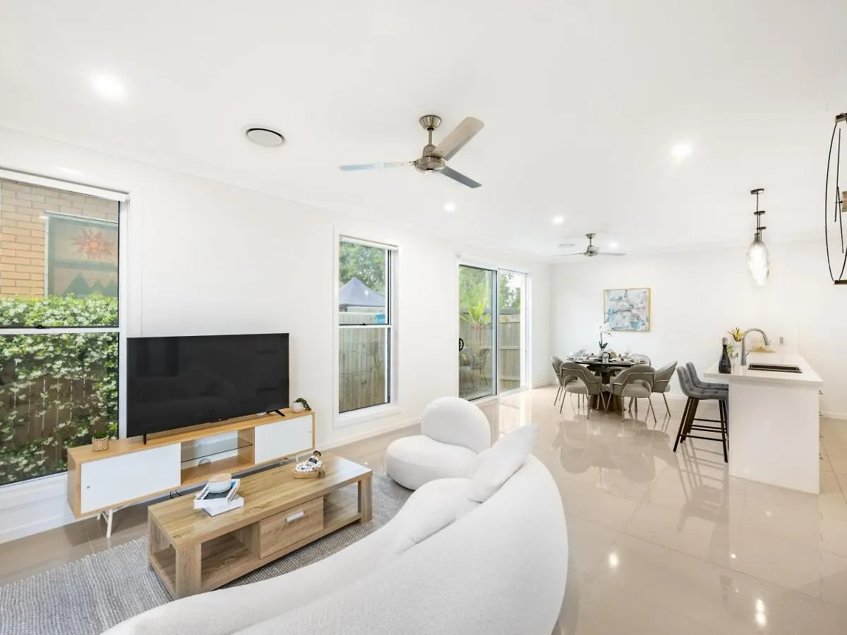 Holiday home 4Br Cozy House 5Mins To Beach Gold Coast